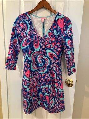 Lilly Pulitzer Clarke V-Neck French Terry Dress in the "Reel Me In" print XS